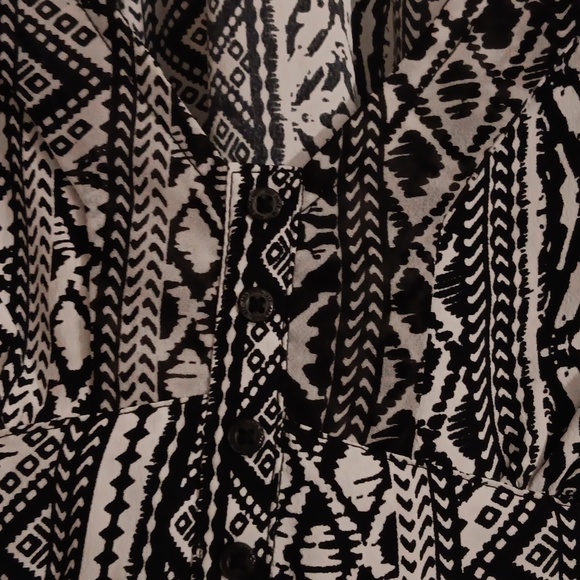 Black and White Aztec Patterned Racer Back Tank Top - Picture 3 of 8